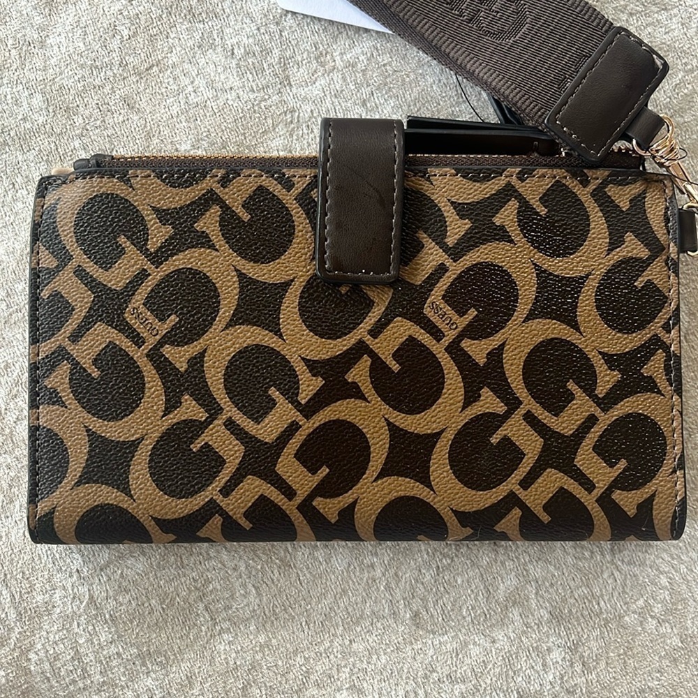 Brand New Guess Two Tone Brown Cappuccino Logo Wristlet Wallet Phone Holder - Picture 8 of 16